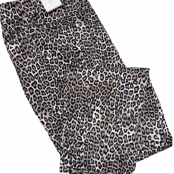 CHICOS ANKLE GIRLFRIEND ANKLE JEANS - Picture 2 of 5